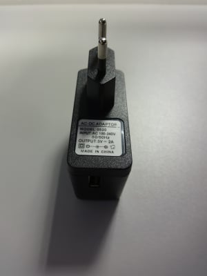 ADAPTER AC/DC YL-0520 0520 5V 2A usb