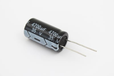 4700UF/35V 105\'C