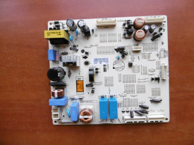 ΚΥΡΙΑ ΠΛΑΚΕΤΑ EBR75815712
