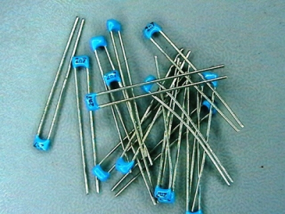 2.7NF/63V blue