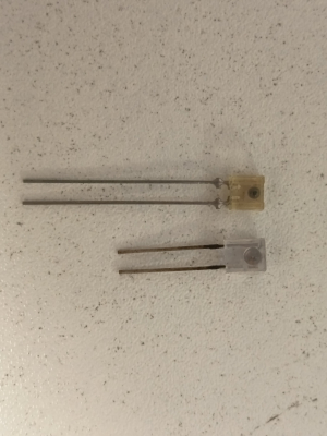 Κάθετη φωτοδίοδος CA 3,7x4,7mm; κάθοδος-άνοδος